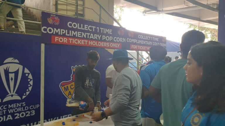 වන්කඩේ පිටියේදී දන්සැලක්