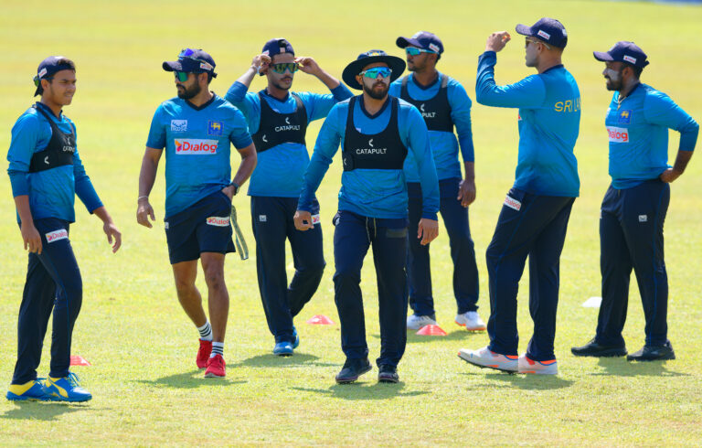 ශ්‍රී ලංකා ක්‍රීඩකයින් දෙදෙනෙකු විවේක ගන්වයි