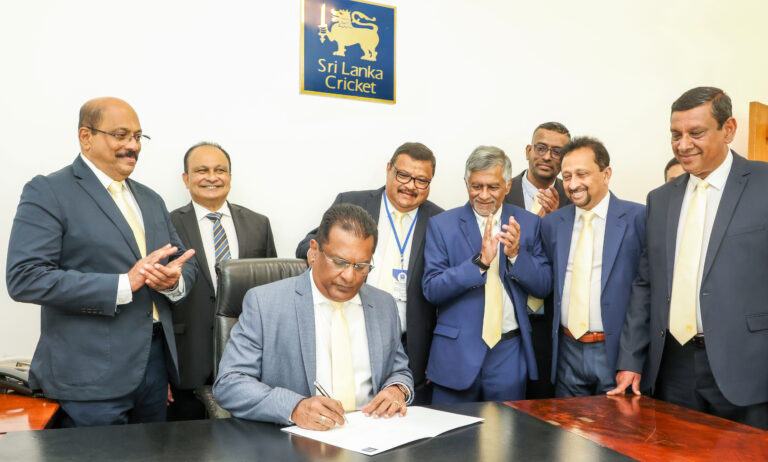 උපාලි සහ රණතුංගලාට ඇපත් නැති කළ ශම්මිලා VIDEO