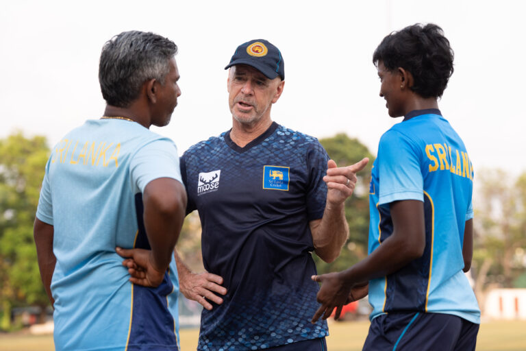 ශ්‍රී ලංකා කාන්තා පිල පෙරළිකාර කණ්ඩායම් බවට පත්කරනවා – අලුත් Coach කියයි