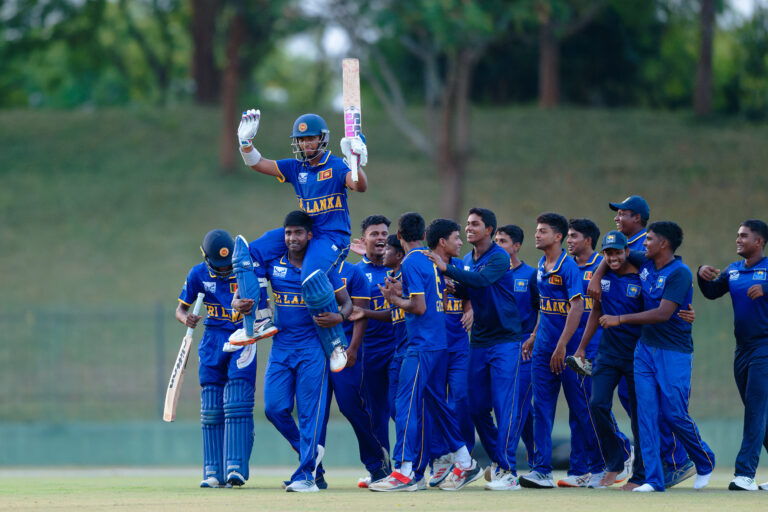 ශ්‍රී ලංකා යොවුන් පිල භාරතය අඬවයි